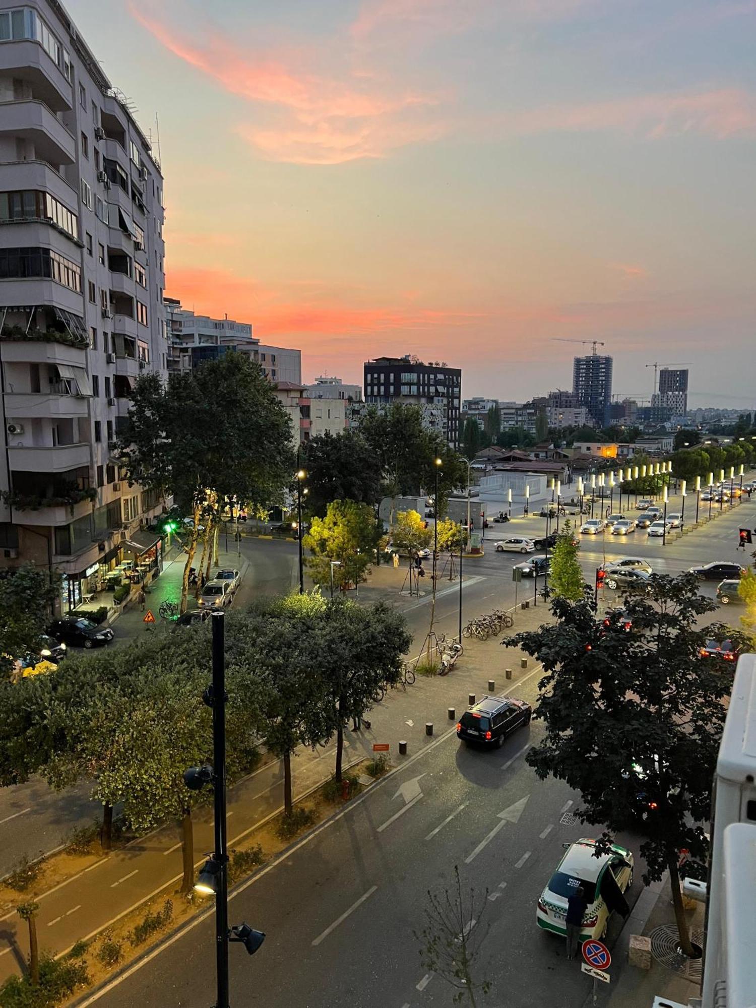 Skyline Studios Tirana Buitenkant foto